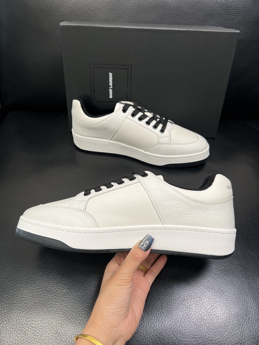 SAINT LAURENT 高品质 顶级工艺品 圣罗兰 专柜同步发售原厂配置，意大利进口牛皮面料，全进口