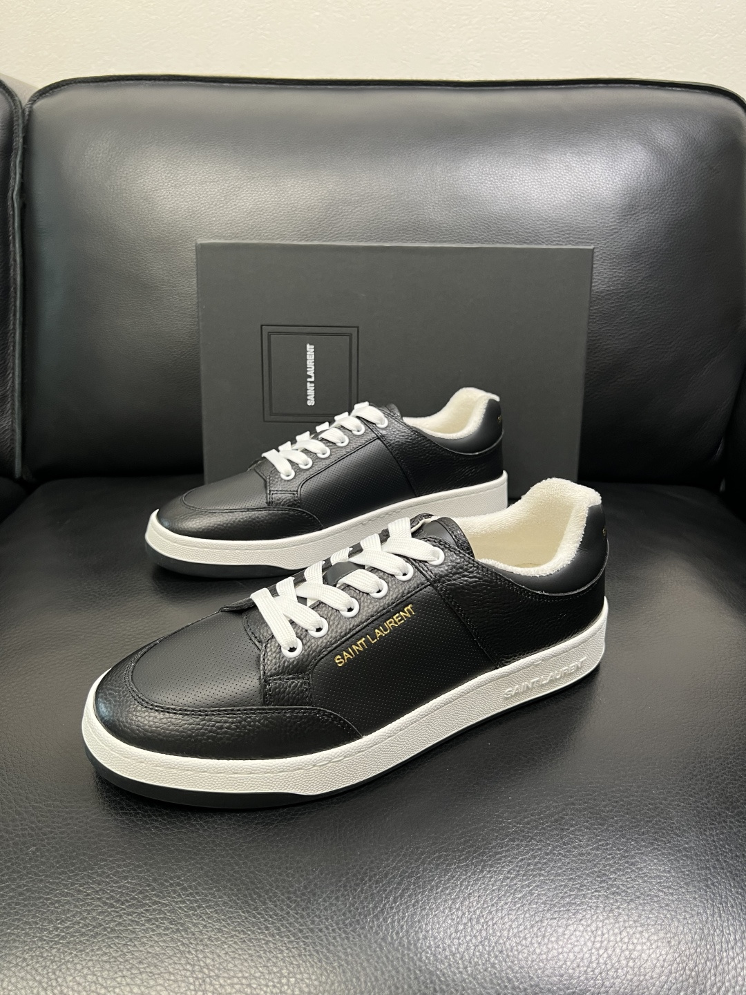 SAINT LAURENT 高品质 顶级工艺品 圣罗兰 专柜同步发售原厂配置，意大利进口牛皮面料，全进口