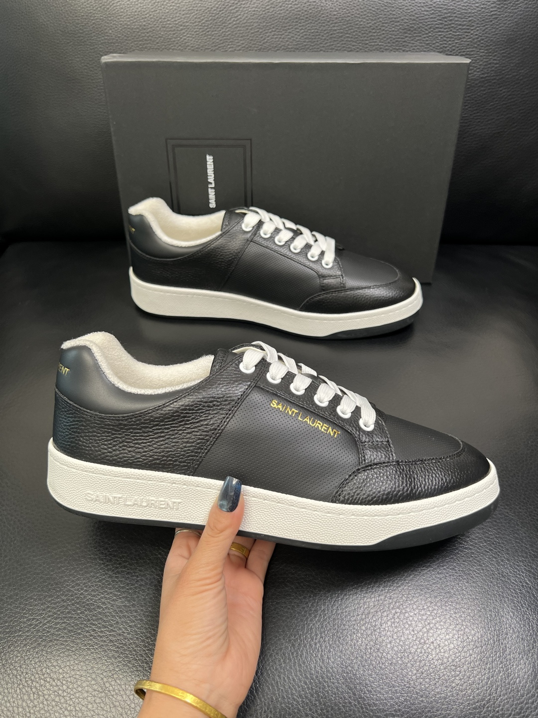 SAINT LAURENT 高品质 顶级工艺品 圣罗兰 专柜同步发售原厂配置，意大利进口牛皮面料，全进口