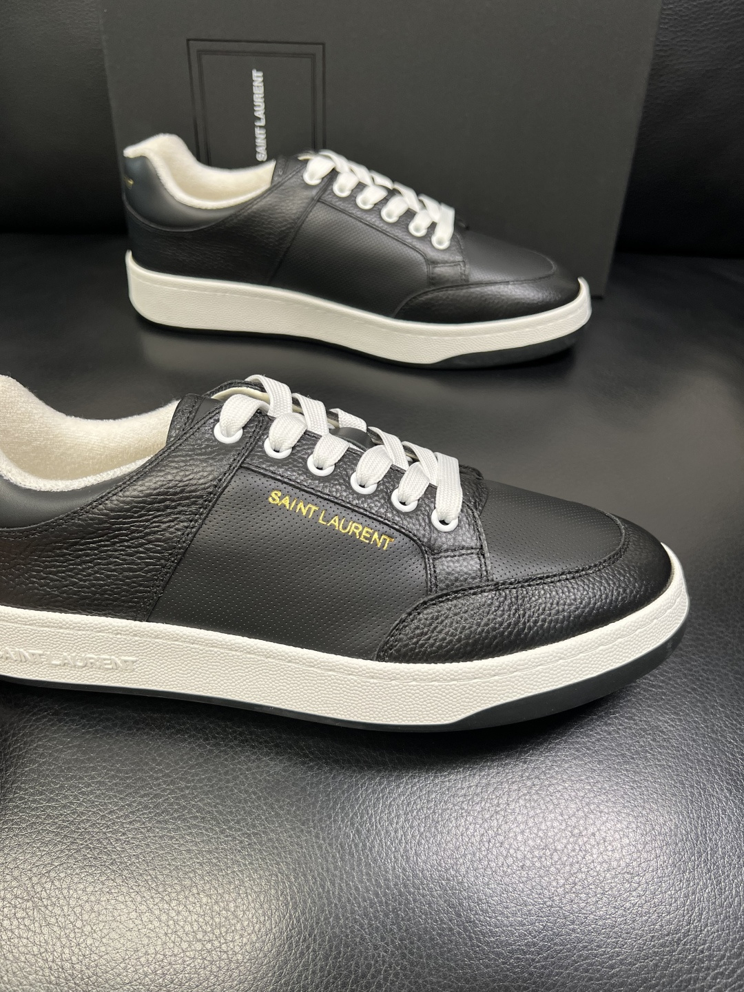 SAINT LAURENT 高品质 顶级工艺品 圣罗兰 专柜同步发售原厂配置，意大利进口牛皮面料，全进口