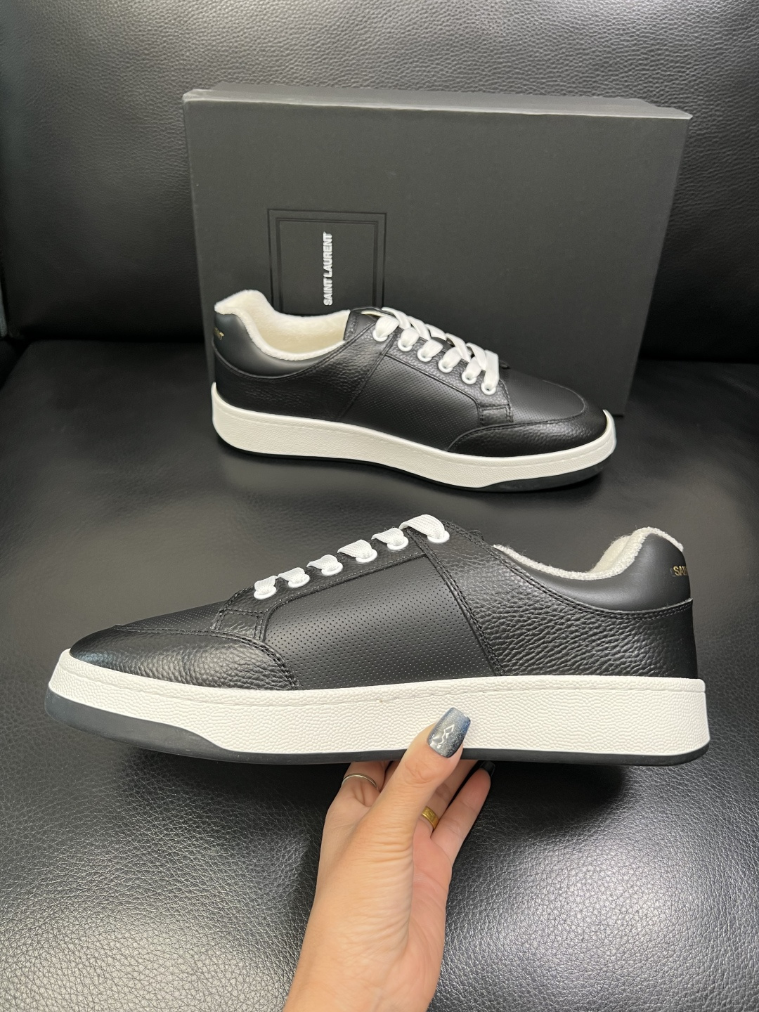 SAINT LAURENT 高品质 顶级工艺品 圣罗兰 专柜同步发售原厂配置，意大利进口牛皮面料，全进口