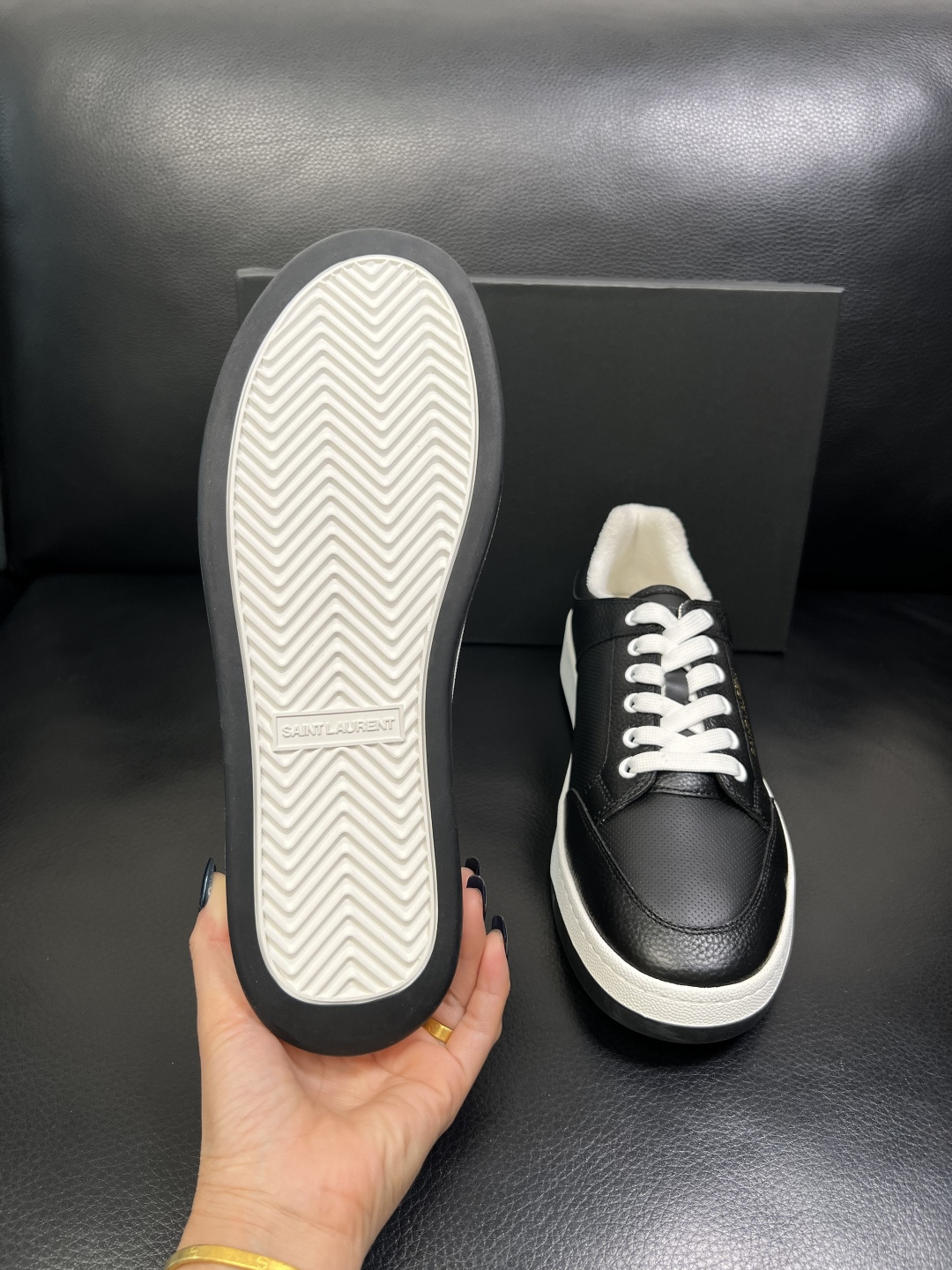 SAINT LAURENT 高品质 顶级工艺品 圣罗兰 专柜同步发售原厂配置，意大利进口牛皮面料，全进口