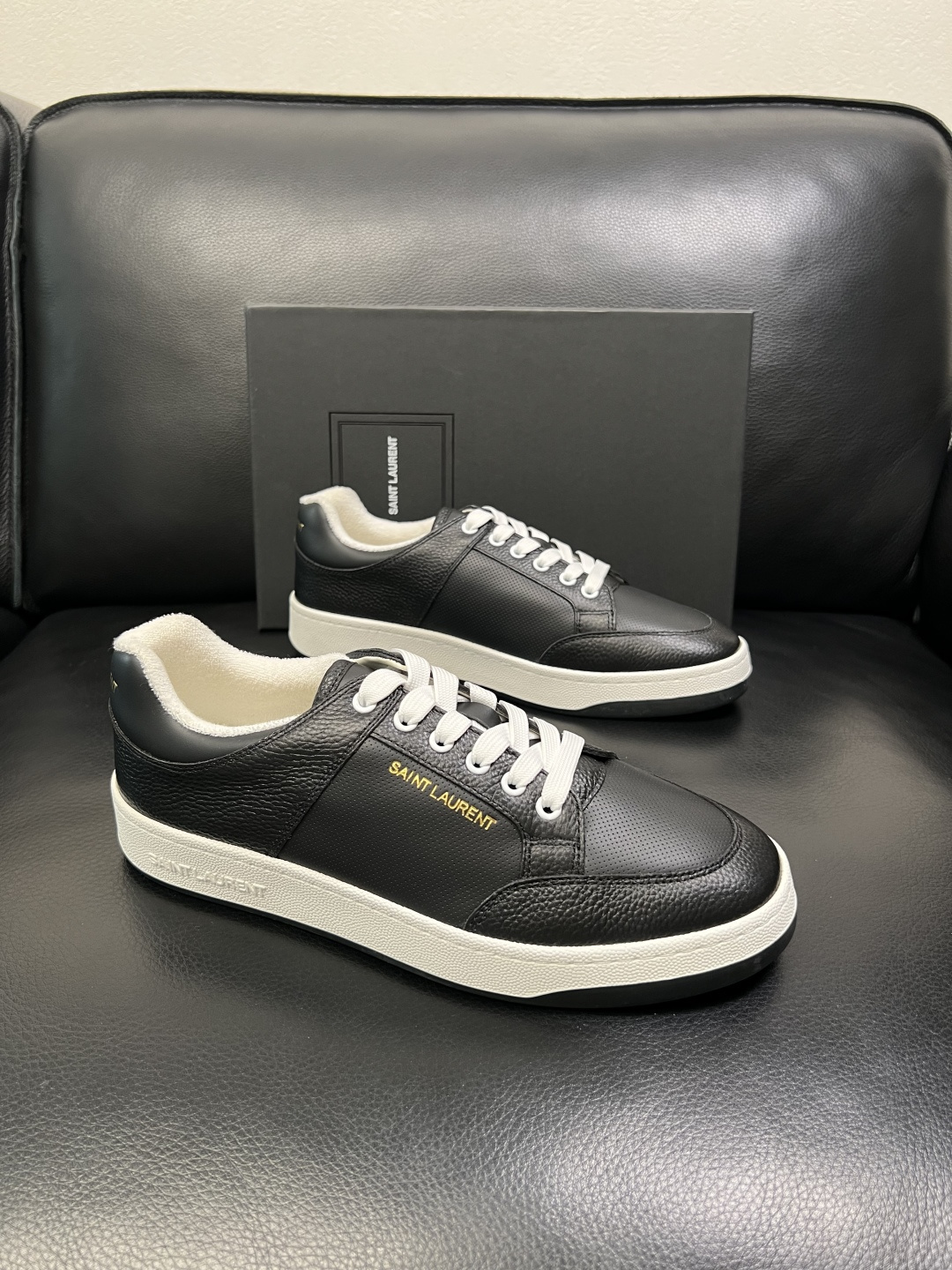 SAINT LAURENT 高品质 顶级工艺品 圣罗兰 专柜同步发售原厂配置，意大利进口牛皮面料，全进口