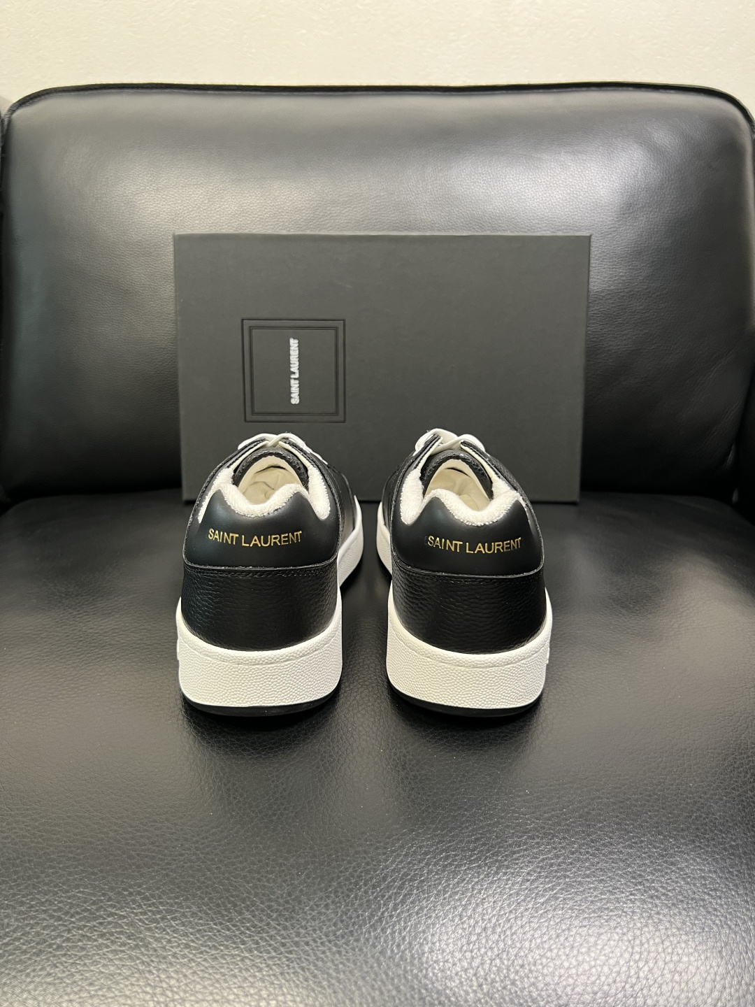 SAINT LAURENT 高品质 顶级工艺品 圣罗兰 专柜同步发售原厂配置，意大利进口牛皮面料，全进口