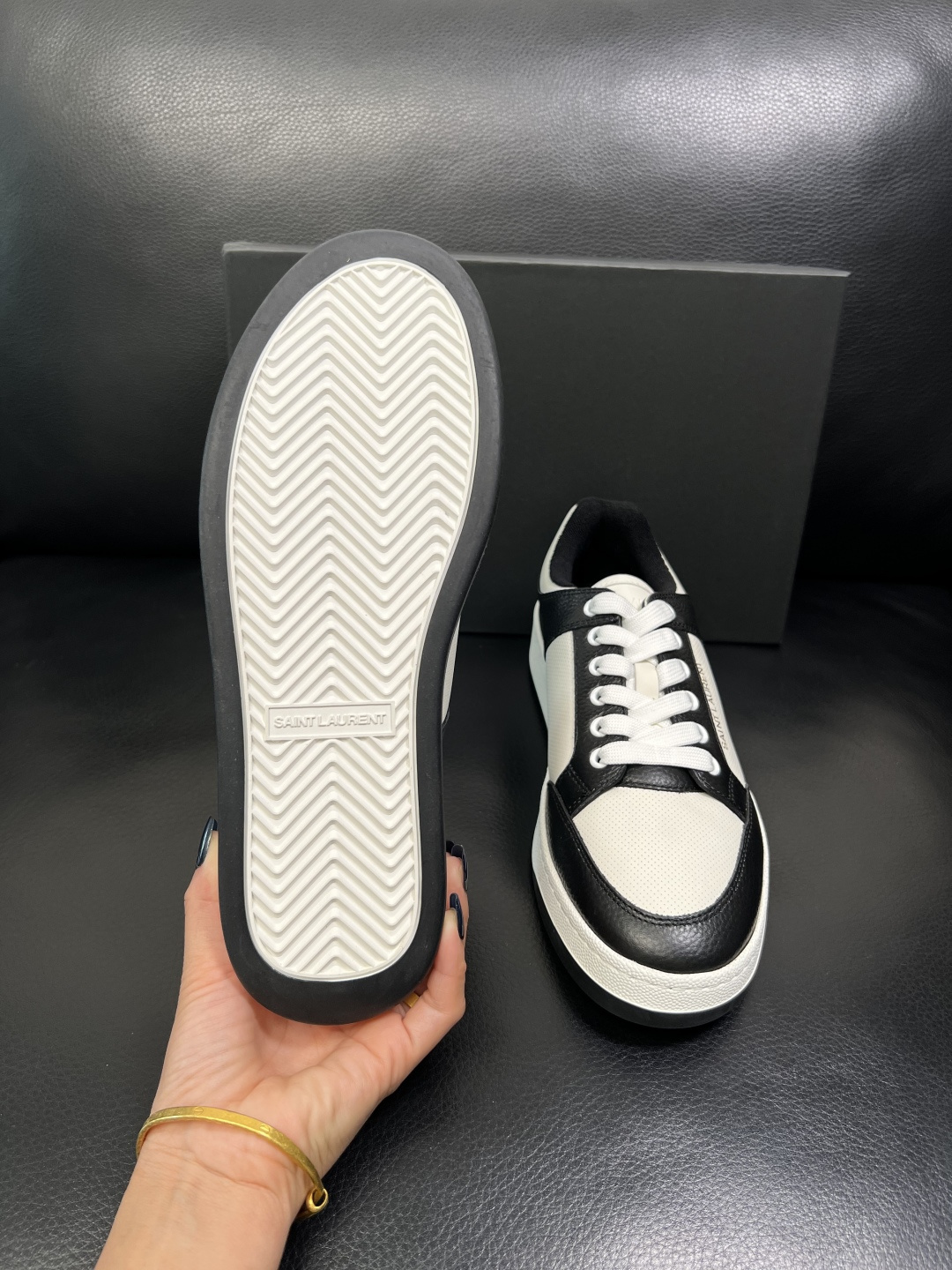 SAINT LAURENT 高品质 顶级工艺品 圣罗兰 专柜同步发售原厂配置，意大利进口牛皮面料，全进口