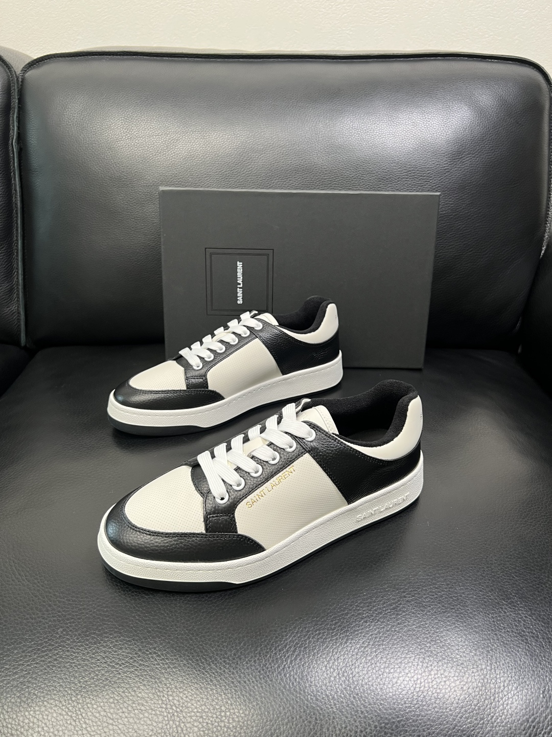 SAINT LAURENT 高品质 顶级工艺品 圣罗兰 专柜同步发售原厂配置，意大利进口牛皮面料，全进口