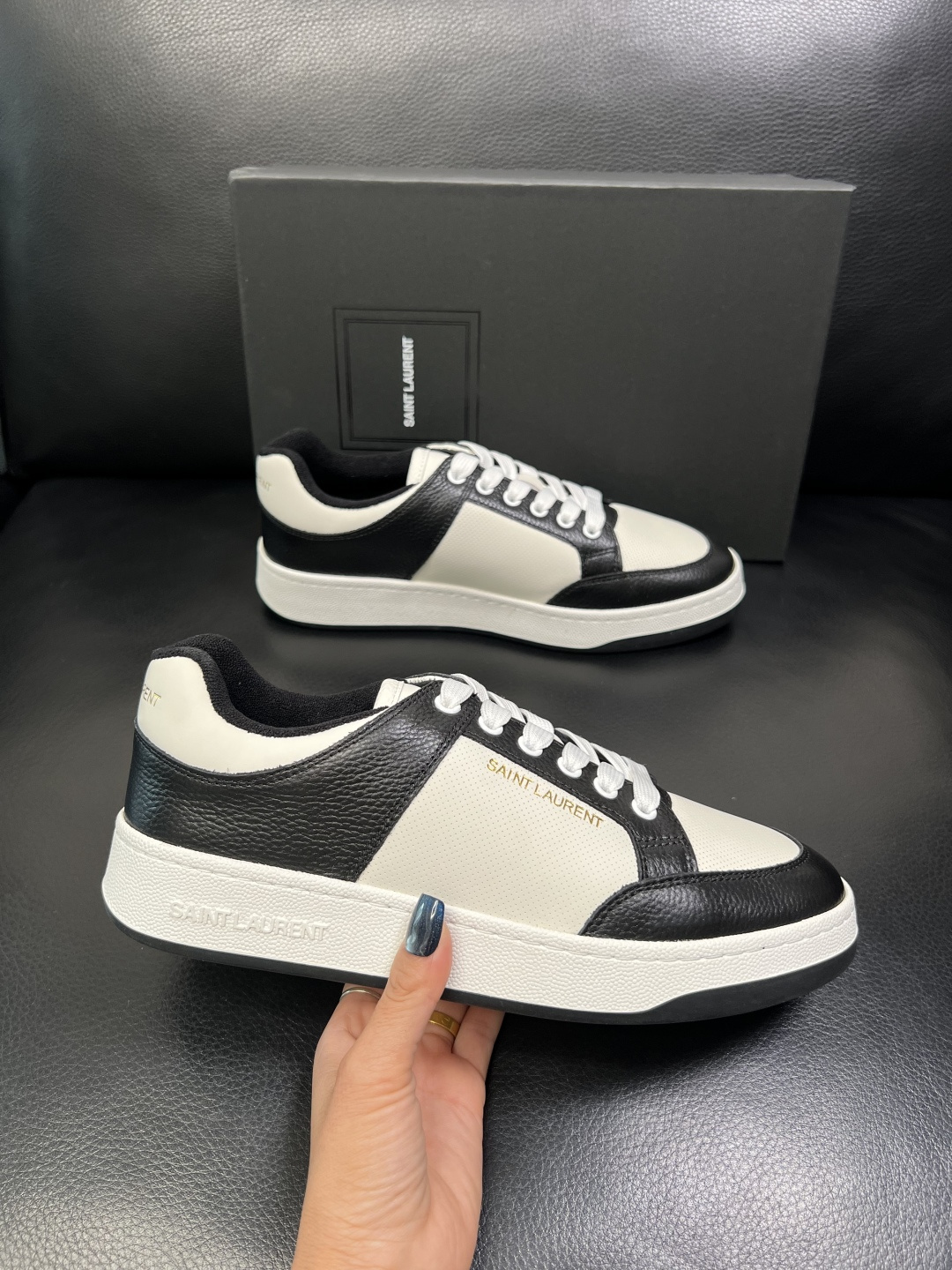 SAINT LAURENT 高品质 顶级工艺品 圣罗兰 专柜同步发售原厂配置，意大利进口牛皮面料，全进口