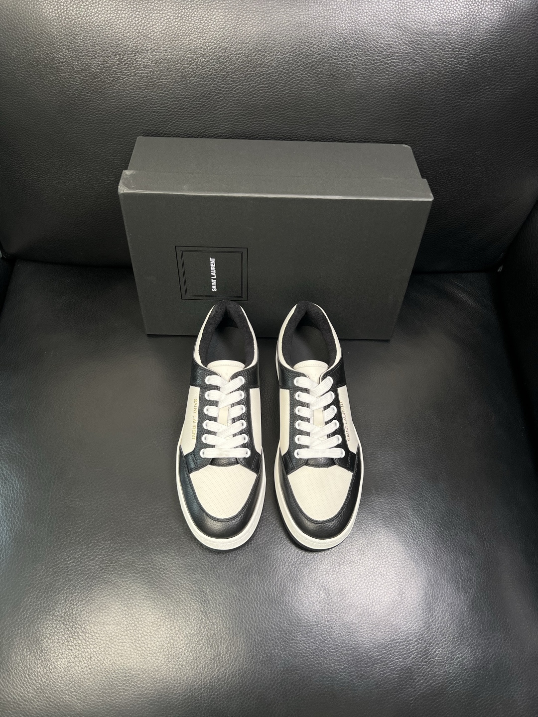 SAINT LAURENT 高品质 顶级工艺品 圣罗兰 专柜同步发售原厂配置，意大利进口牛皮面料，全进口