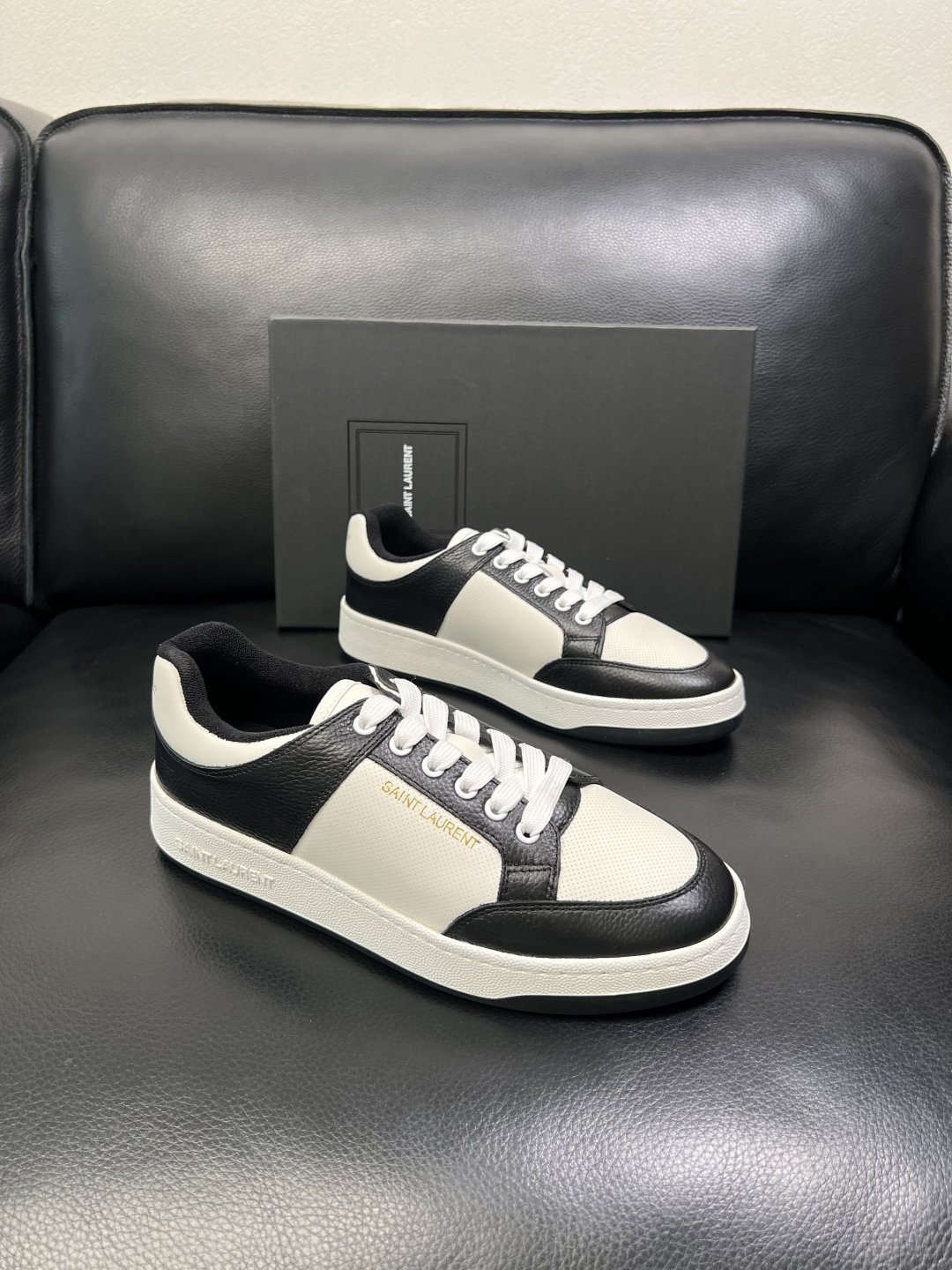 SAINT LAURENT 高品质 顶级工艺品 圣罗兰 专柜同步发售原厂配置，意大利进口牛皮面料，全进口