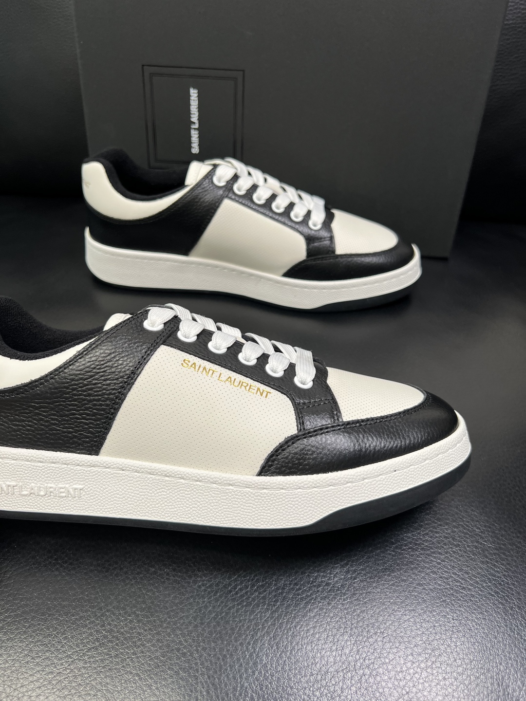 SAINT LAURENT 高品质 顶级工艺品 圣罗兰 专柜同步发售原厂配置，意大利进口牛皮面料，全进口