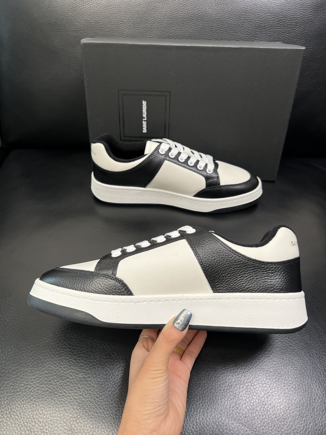 SAINT LAURENT 高品质 顶级工艺品 圣罗兰 专柜同步发售原厂配置，意大利进口牛皮面料，全进口