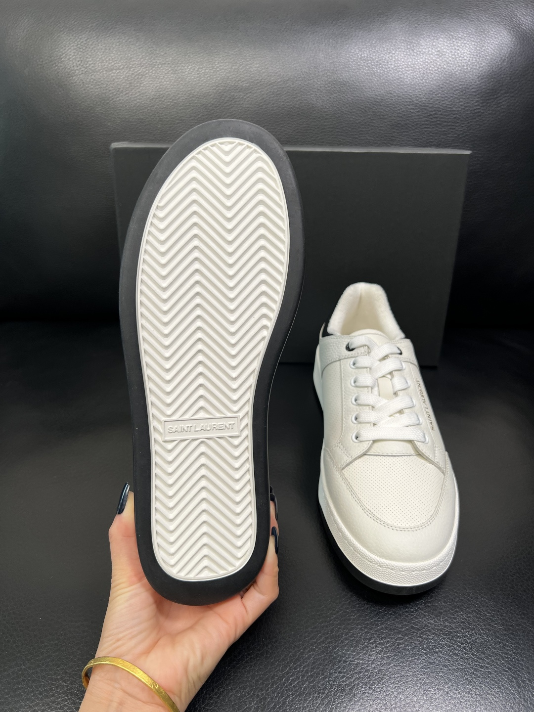 SAINT LAURENT 高品质 顶级工艺品 圣罗兰 专柜同步发售原厂配置，意大利进口牛皮面料，全进口