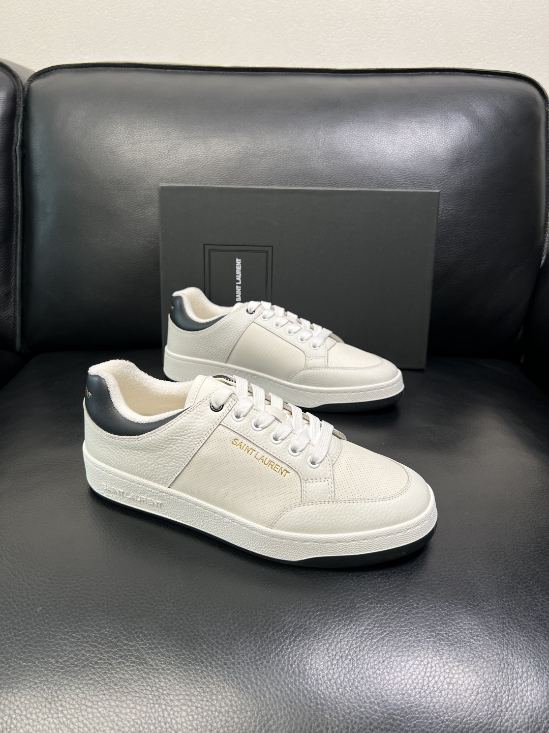 SAINT LAURENT 高品质 顶级工艺品 圣罗兰 专柜同步发售原厂配置，意大利进口牛皮面料，全进口