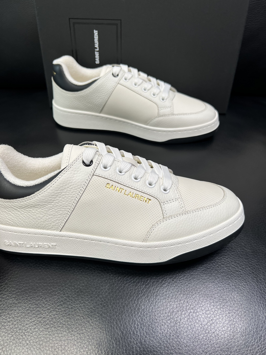 SAINT LAURENT 高品质 顶级工艺品 圣罗兰 专柜同步发售原厂配置，意大利进口牛皮面料，全进口