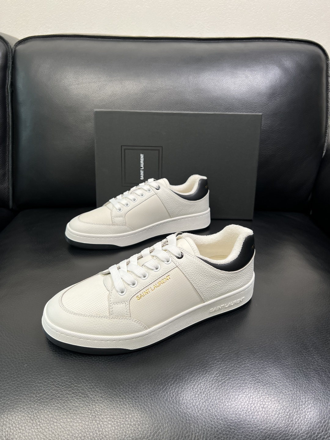 SAINT LAURENT 高品质 顶级工艺品 圣罗兰 专柜同步发售原厂配置，意大利进口牛皮面料，全进口