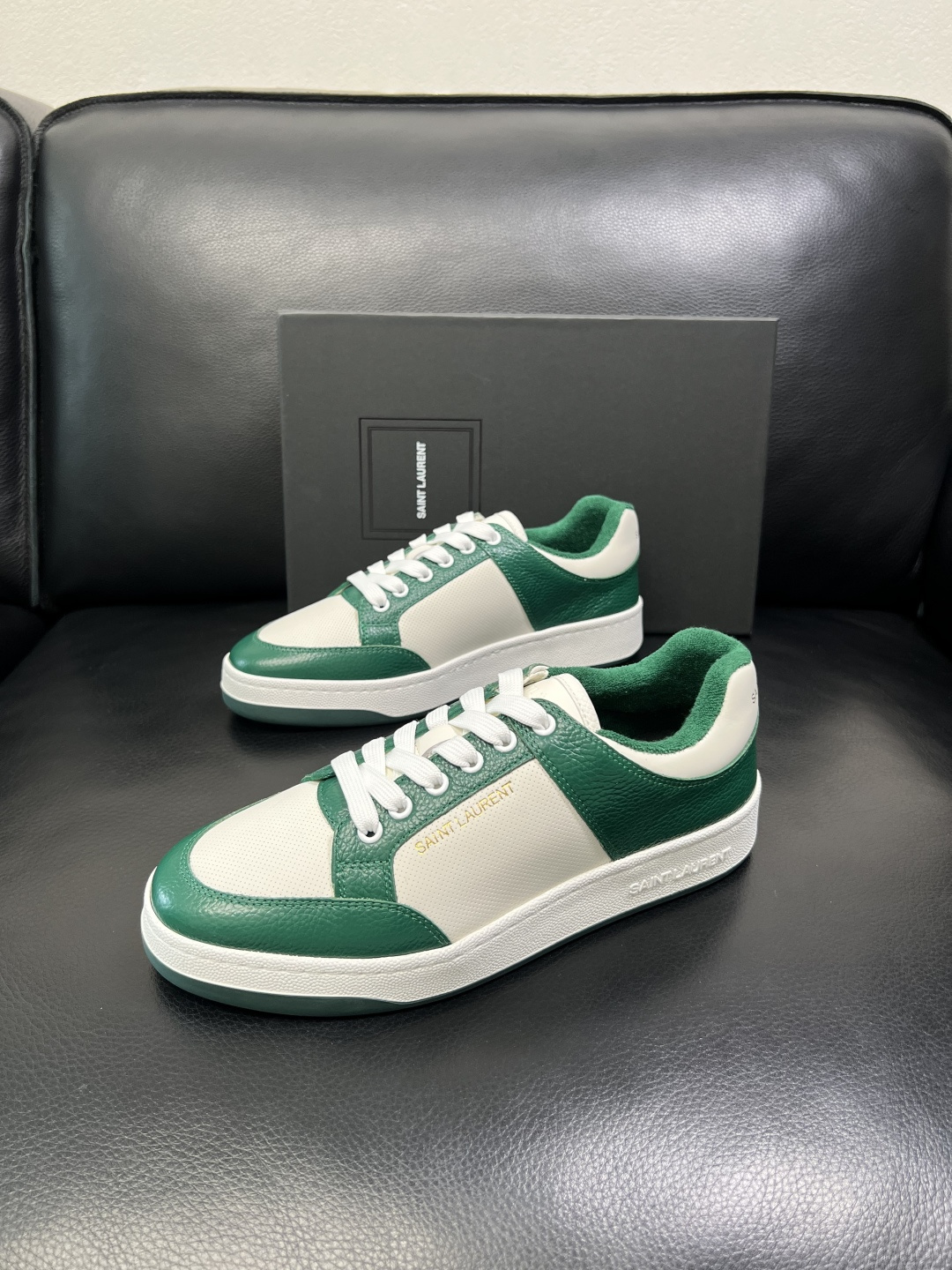 SAINT LAURENT 高品质 顶级工艺品 圣罗兰 专柜同步发售原厂配置，意大利进口牛皮面料，全进口