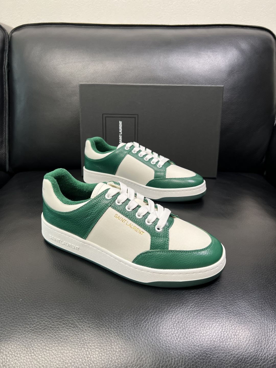 SAINT LAURENT 高品质 顶级工艺品 圣罗兰 专柜同步发售原厂配置，意大利进口牛皮面料，全进口