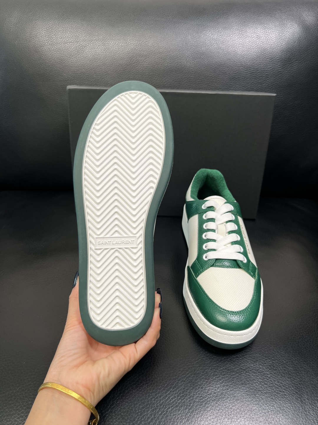 SAINT LAURENT 高品质 顶级工艺品 圣罗兰 专柜同步发售原厂配置，意大利进口牛皮面料，全进口