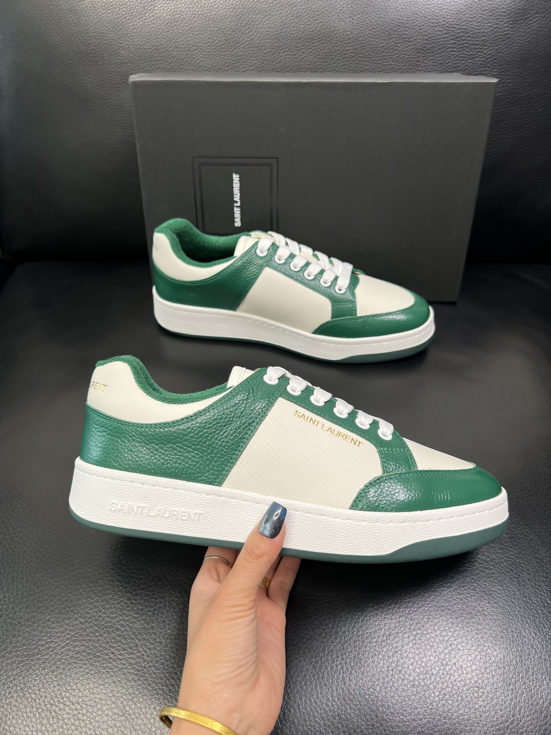 SAINT LAURENT 高品质 顶级工艺品 圣罗兰 专柜同步发售原厂配置，意大利进口牛皮面料，全进口