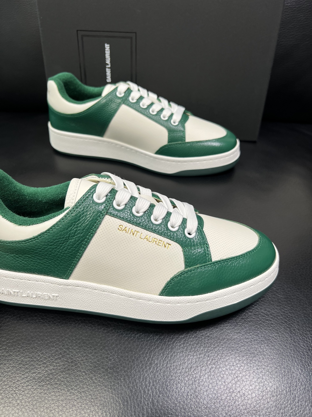 SAINT LAURENT 高品质 顶级工艺品 圣罗兰 专柜同步发售原厂配置，意大利进口牛皮面料，全进口