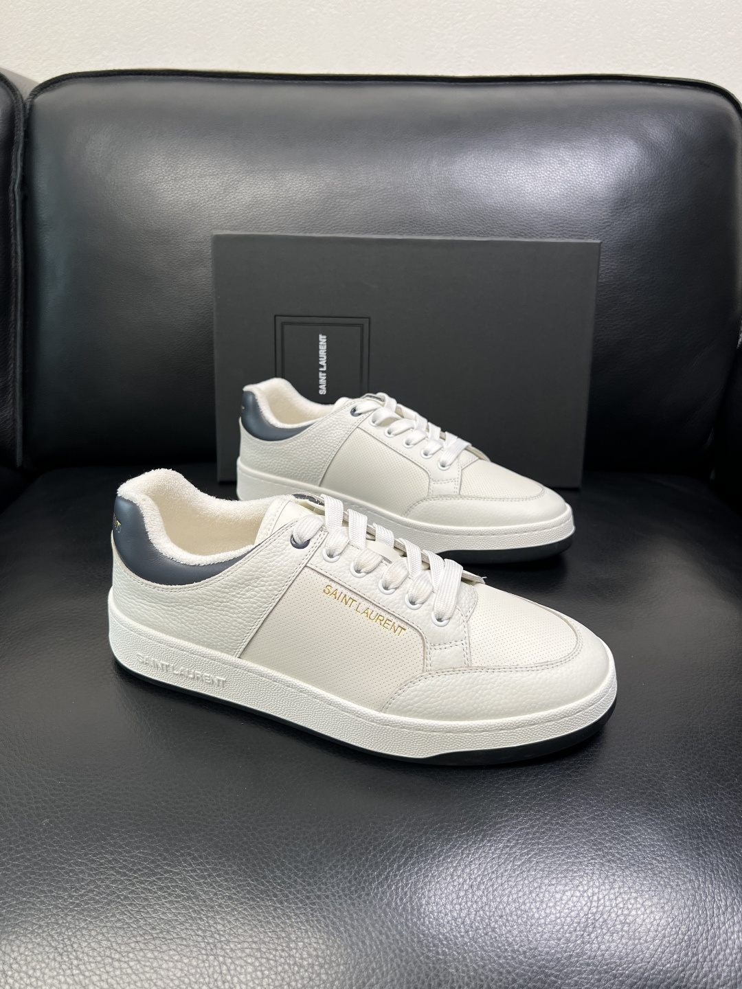 SAINT LAURENT 高品质 顶级工艺品 圣罗兰 专柜同步发售原厂配置，意大利进口牛皮面料，全进口