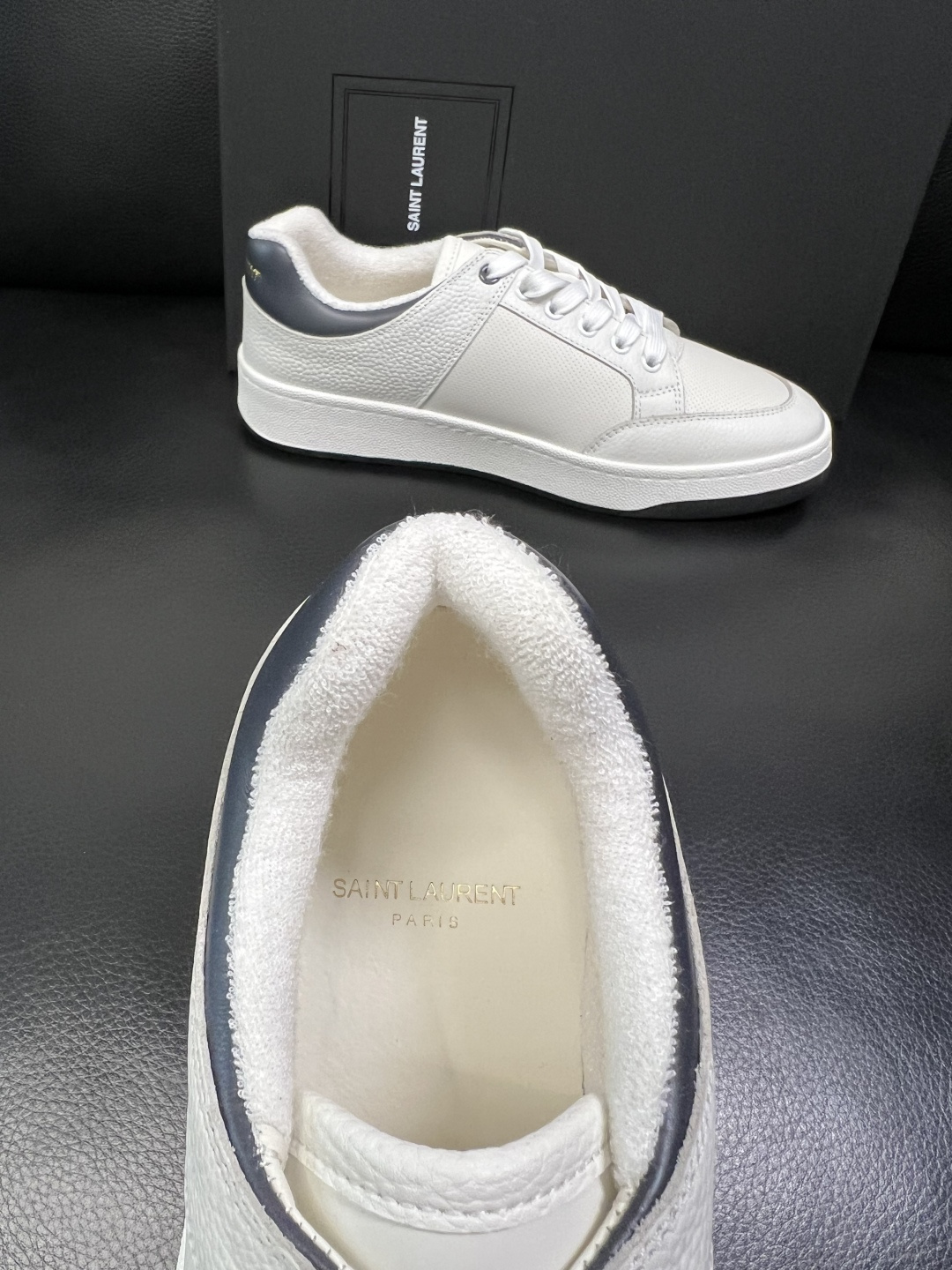 SAINT LAURENT 高品质 顶级工艺品 圣罗兰 专柜同步发售原厂配置，意大利进口牛皮面料，全进口