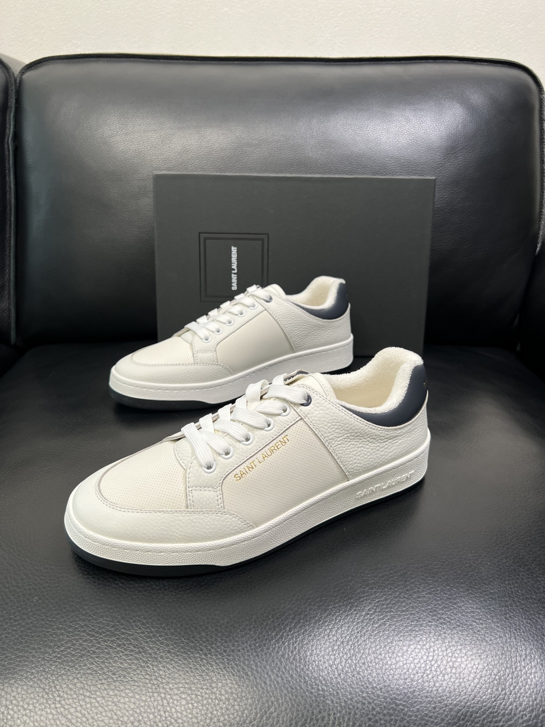 SAINT LAURENT 高品质 顶级工艺品 圣罗兰 专柜同步发售原厂配置，意大利进口牛皮面料，全进口