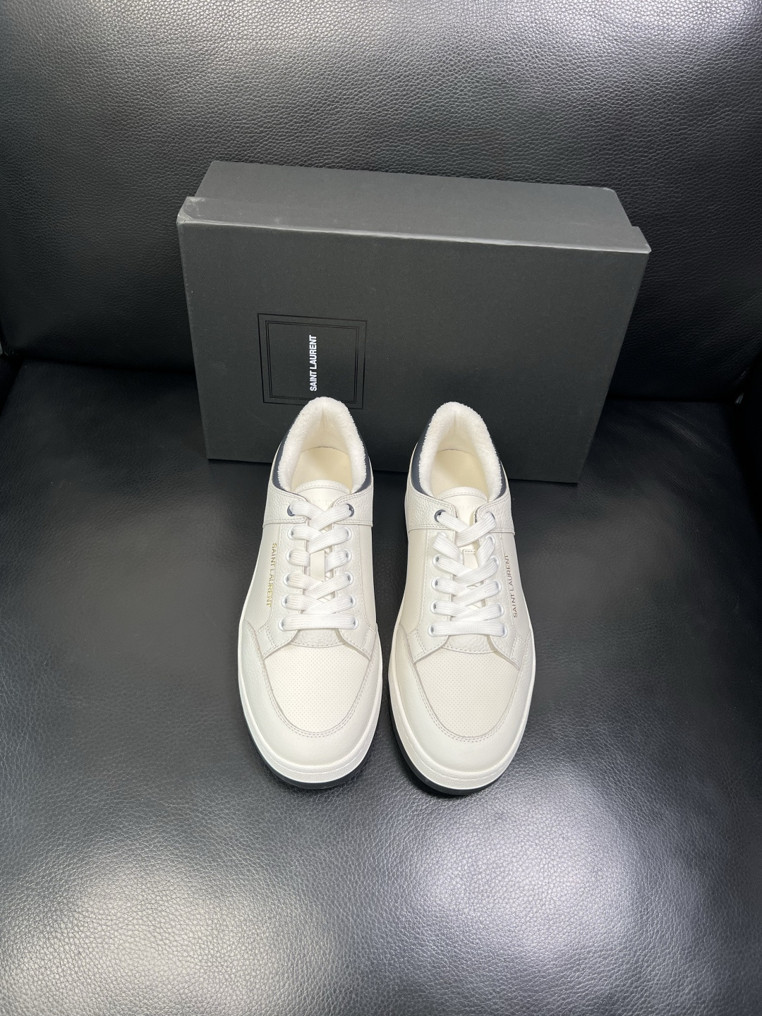 SAINT LAURENT 高品质 顶级工艺品 圣罗兰 专柜同步发售原厂配置，意大利进口牛皮面料，全进口