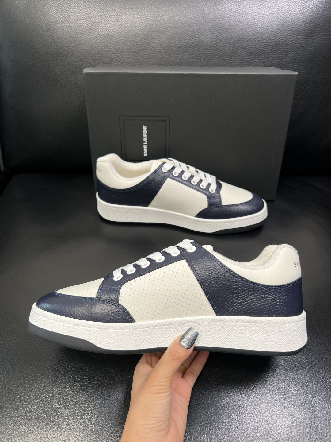 SAINT LAURENT 高品质 顶级工艺品 圣罗兰 专柜同步发售原厂配置，意大利进口牛皮面料，全进口