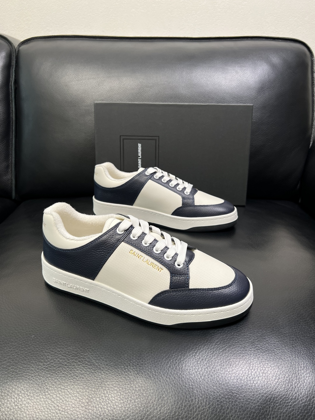 SAINT LAURENT 高品质 顶级工艺品 圣罗兰 专柜同步发售原厂配置，意大利进口牛皮面料，全进口