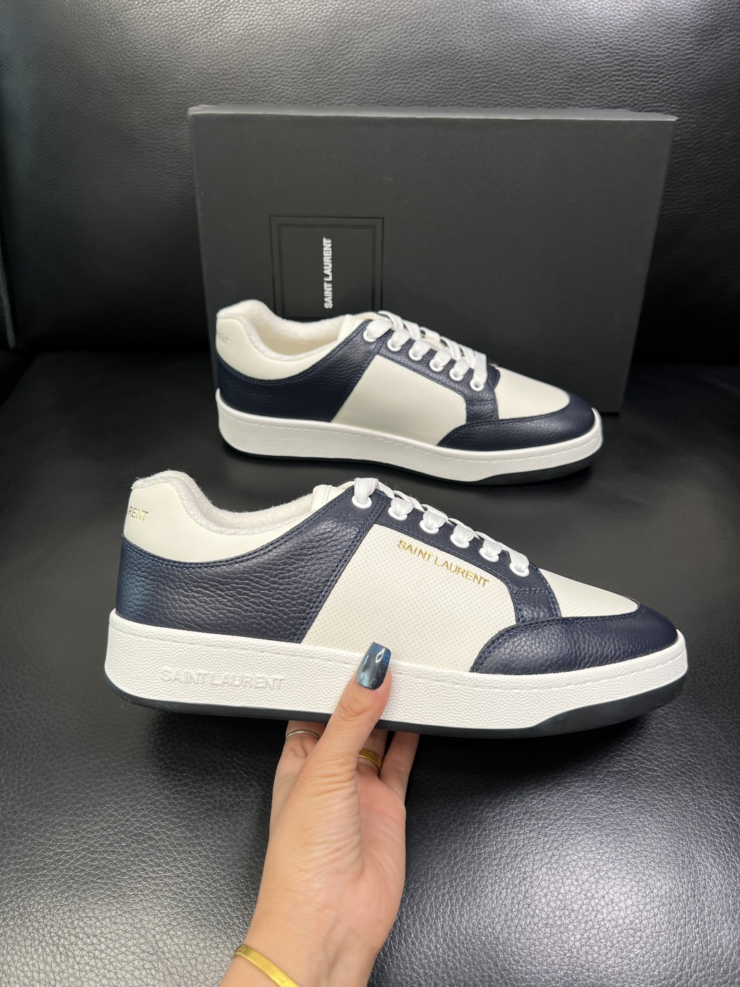 SAINT LAURENT 高品质 顶级工艺品 圣罗兰 专柜同步发售原厂配置，意大利进口牛皮面料，全进口