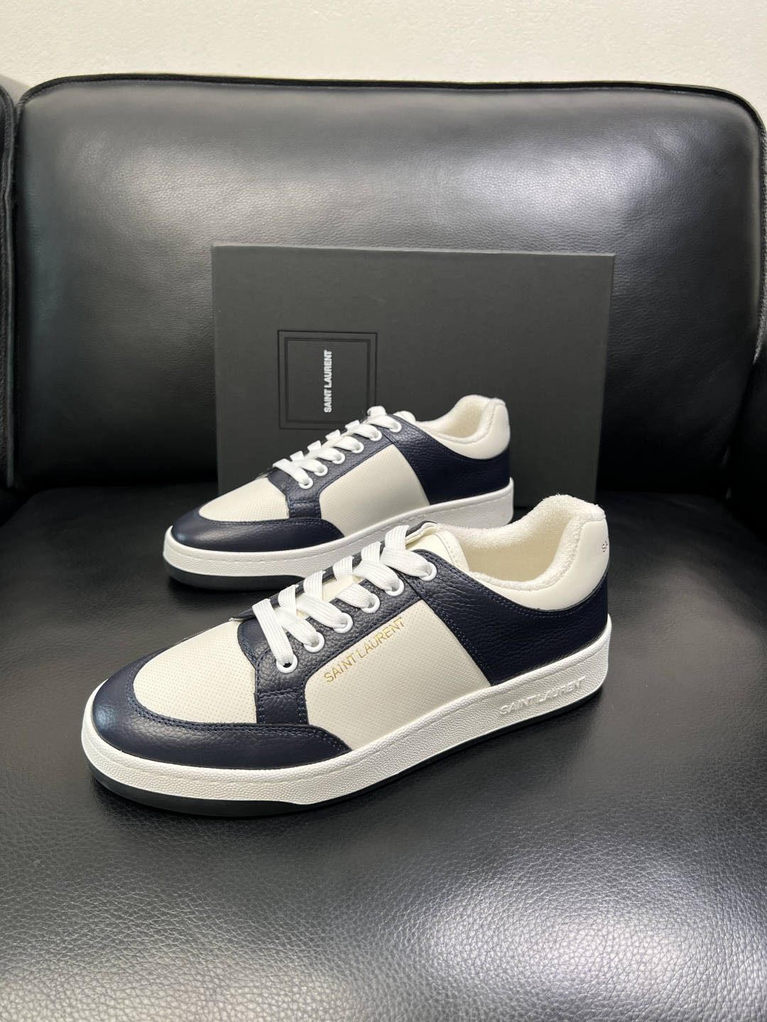 SAINT LAURENT 高品质 顶级工艺品 圣罗兰 专柜同步发售原厂配置，意大利进口牛皮面料，全进口