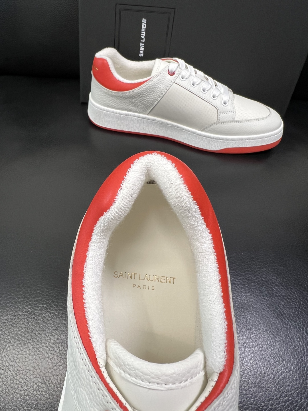 SAINT LAURENT 高品质 顶级工艺品 圣罗兰 专柜同步发售原厂配置，意大利进口牛皮面料，全进口