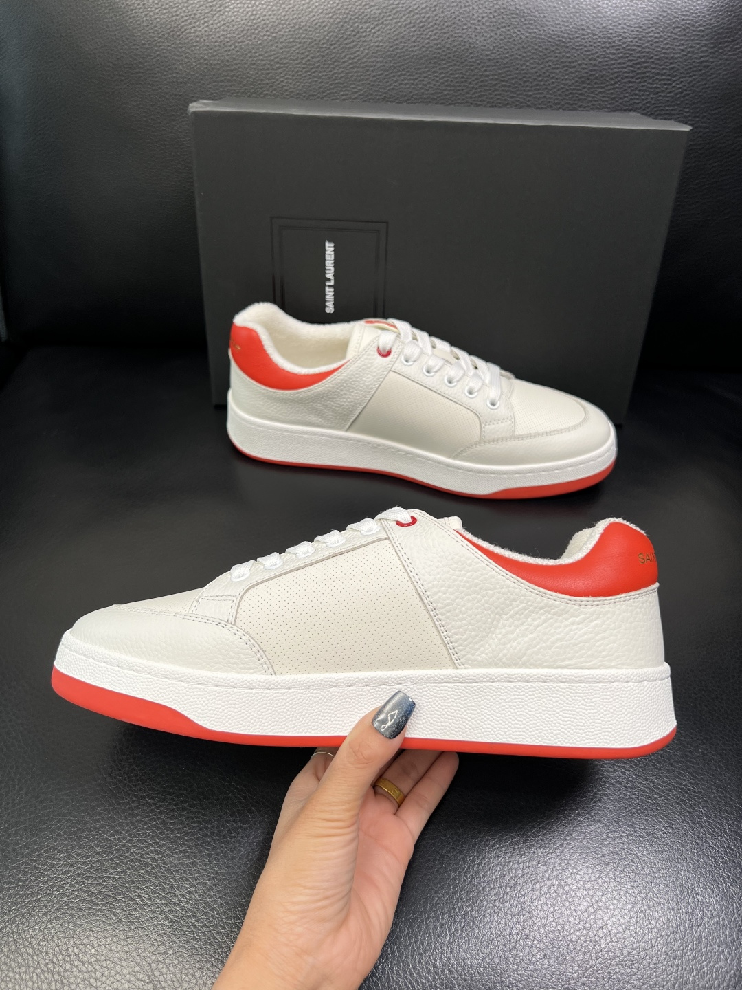 SAINT LAURENT 高品质 顶级工艺品 圣罗兰 专柜同步发售原厂配置，意大利进口牛皮面料，全进口