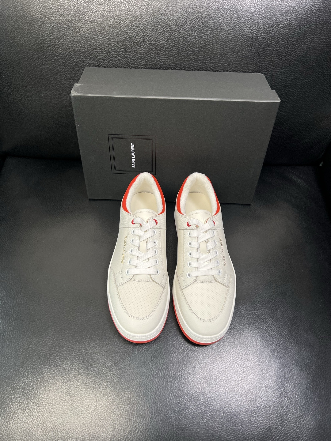 SAINT LAURENT 高品质 顶级工艺品 圣罗兰 专柜同步发售原厂配置，意大利进口牛皮面料，全进口