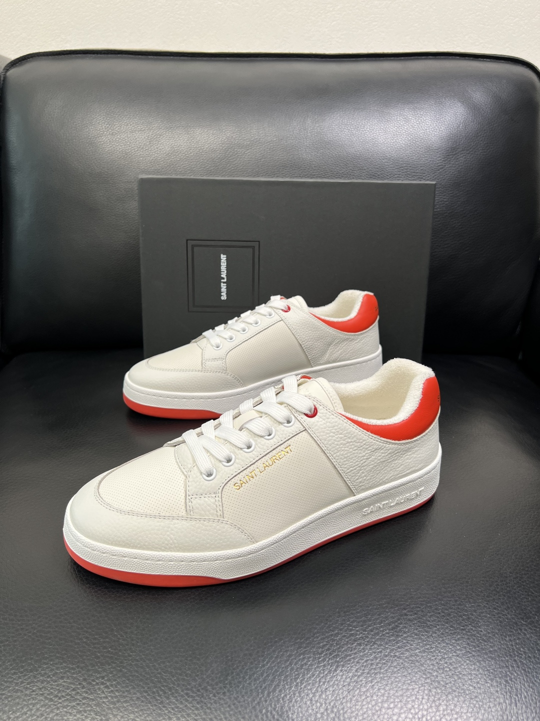 SAINT LAURENT 高品质 顶级工艺品 圣罗兰 专柜同步发售原厂配置，意大利进口牛皮面料，全进口