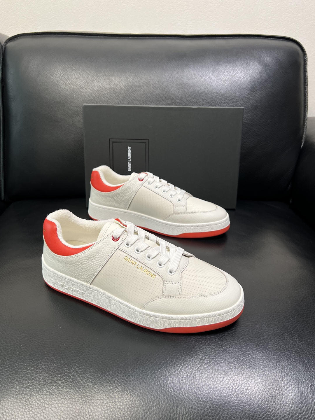 SAINT LAURENT 高品质 顶级工艺品 圣罗兰 专柜同步发售原厂配置，意大利进口牛皮面料，全进口