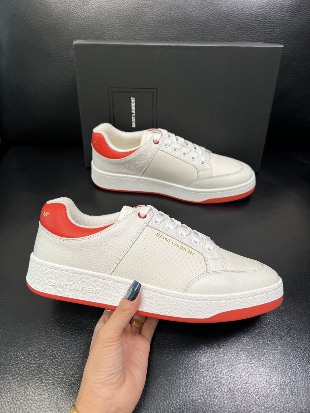 SAINT LAURENT 高品质 顶级工艺品 圣罗兰 专柜同步发售原厂配置，意大利进口牛皮面料，全进口