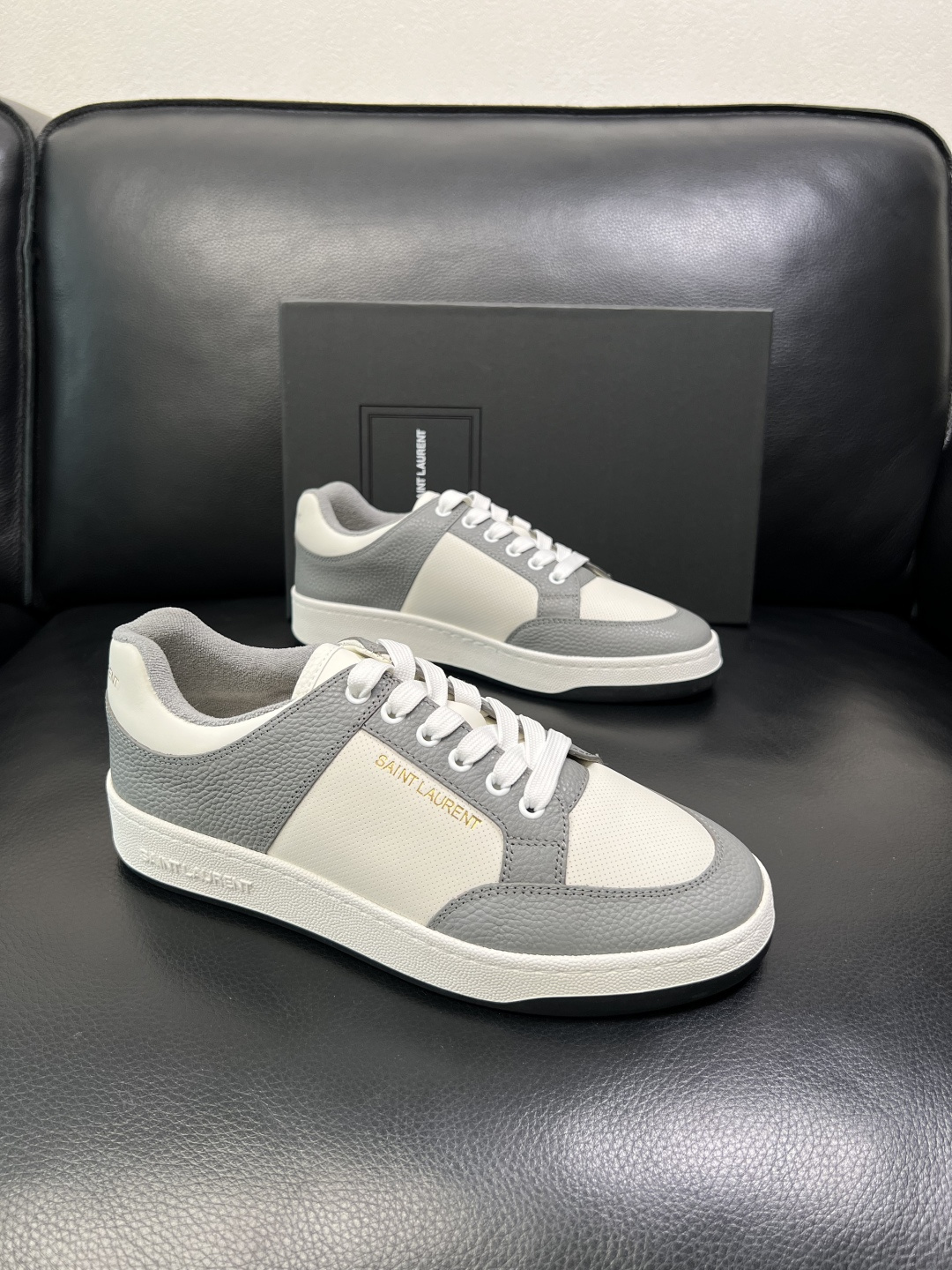 SAINT LAURENT 高品质 顶级工艺品 圣罗兰 专柜同步发售原厂配置，意大利进口牛皮面料，全进口