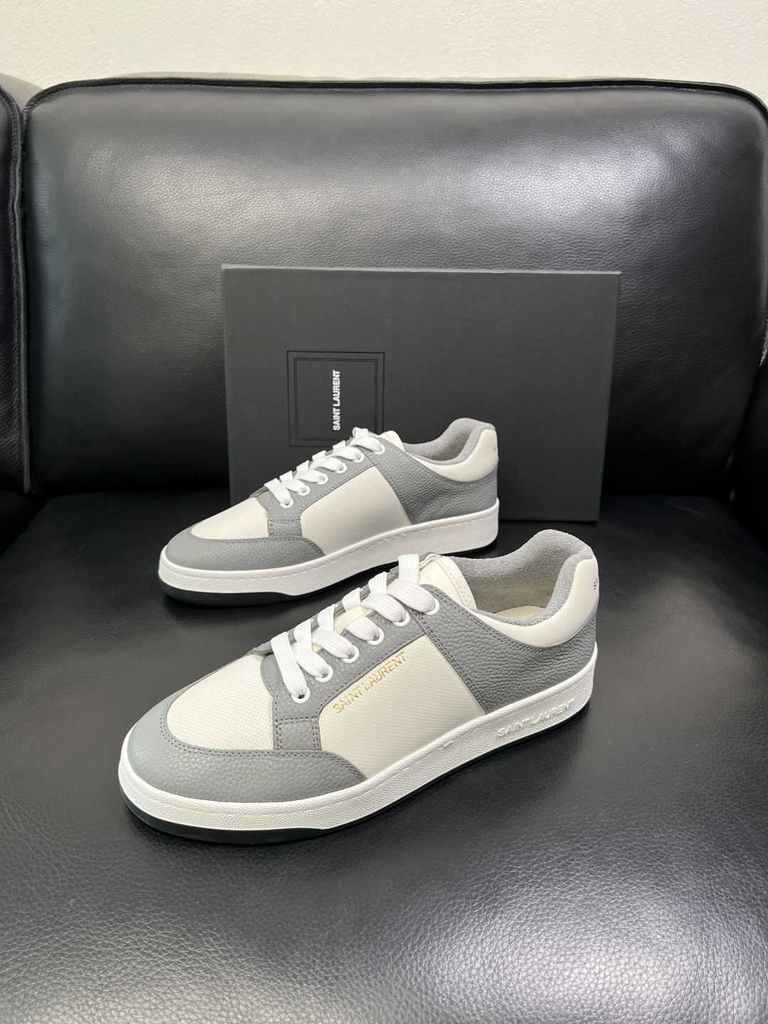 SAINT LAURENT 高品质 顶级工艺品 圣罗兰 专柜同步发售原厂配置，意大利进口牛皮面料，全进口