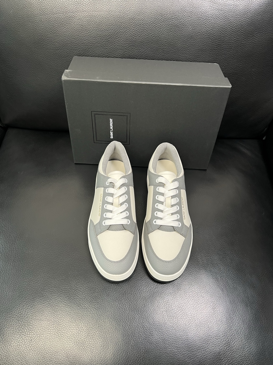 SAINT LAURENT 高品质 顶级工艺品 圣罗兰 专柜同步发售原厂配置，意大利进口牛皮面料，全进口