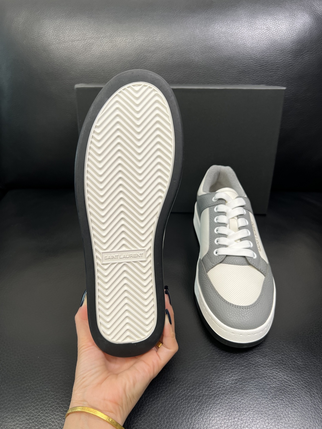 SAINT LAURENT 高品质 顶级工艺品 圣罗兰 专柜同步发售原厂配置，意大利进口牛皮面料，全进口