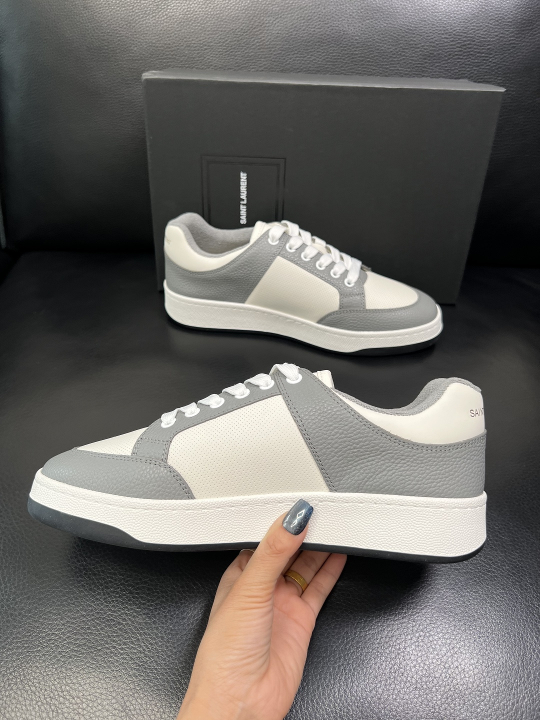 SAINT LAURENT 高品质 顶级工艺品 圣罗兰 专柜同步发售原厂配置，意大利进口牛皮面料，全进口