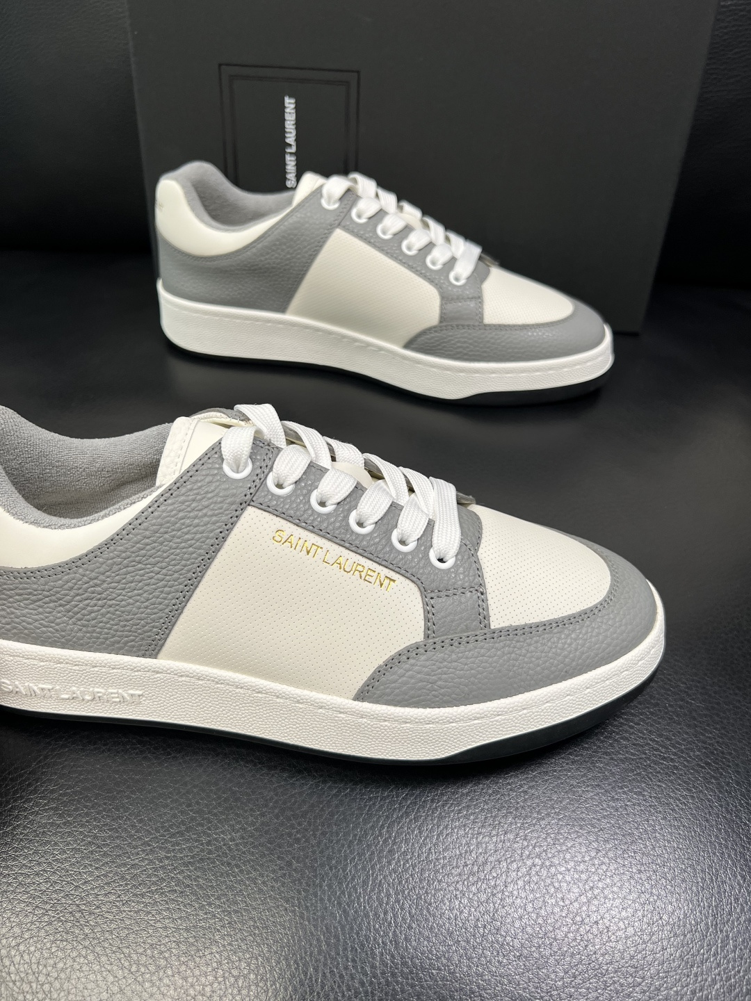 SAINT LAURENT 高品质 顶级工艺品 圣罗兰 专柜同步发售原厂配置，意大利进口牛皮面料，全进口