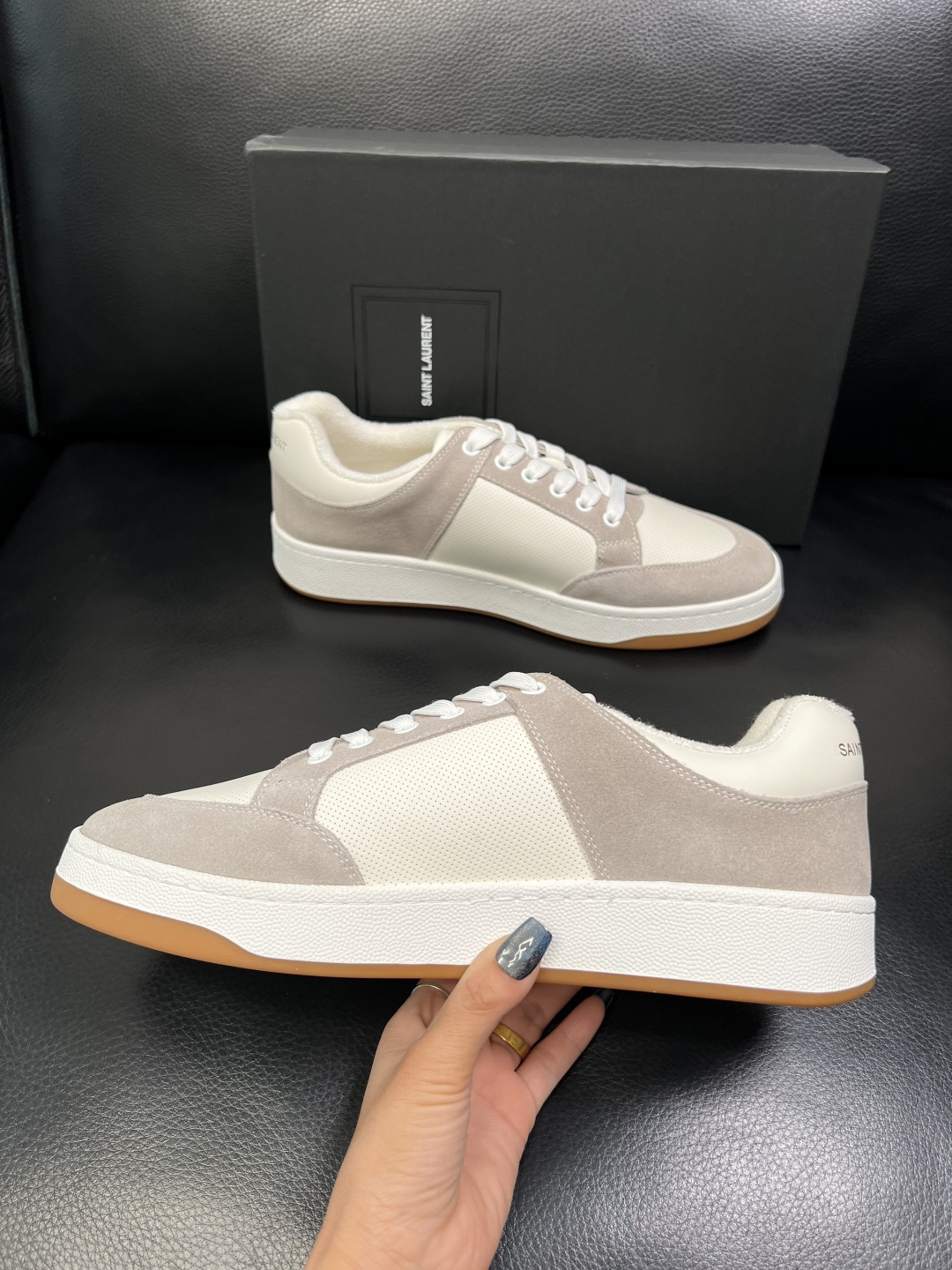 SAINT LAURENT 高品质 顶级工艺品 圣罗兰 专柜同步发售原厂配置，意大利进口牛皮面料，全进口