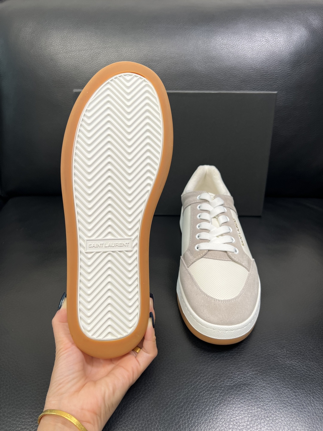 SAINT LAURENT 高品质 顶级工艺品 圣罗兰 专柜同步发售原厂配置，意大利进口牛皮面料，全进口