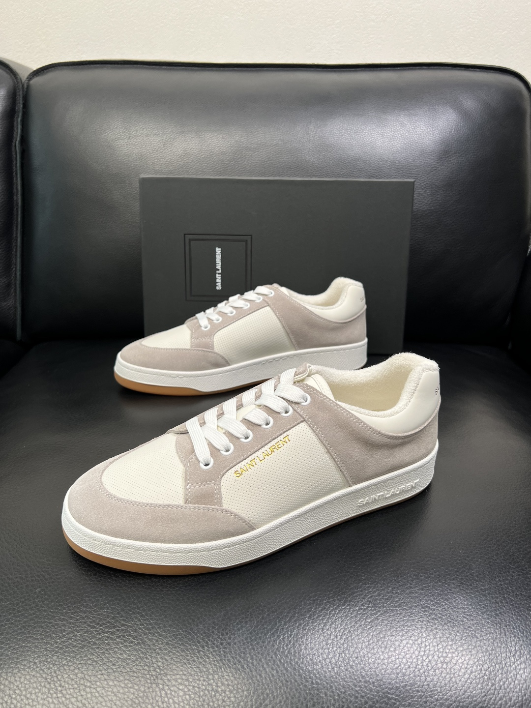 SAINT LAURENT 高品质 顶级工艺品 圣罗兰 专柜同步发售原厂配置，意大利进口牛皮面料，全进口