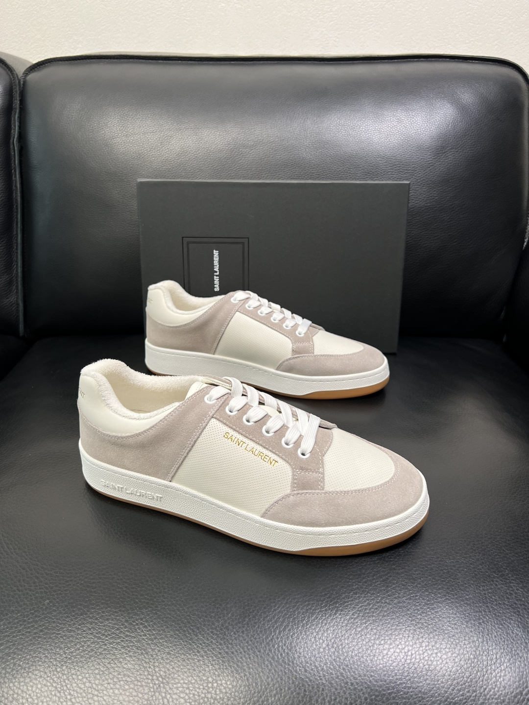 SAINT LAURENT 高品质 顶级工艺品 圣罗兰 专柜同步发售原厂配置，意大利进口牛皮面料，全进口