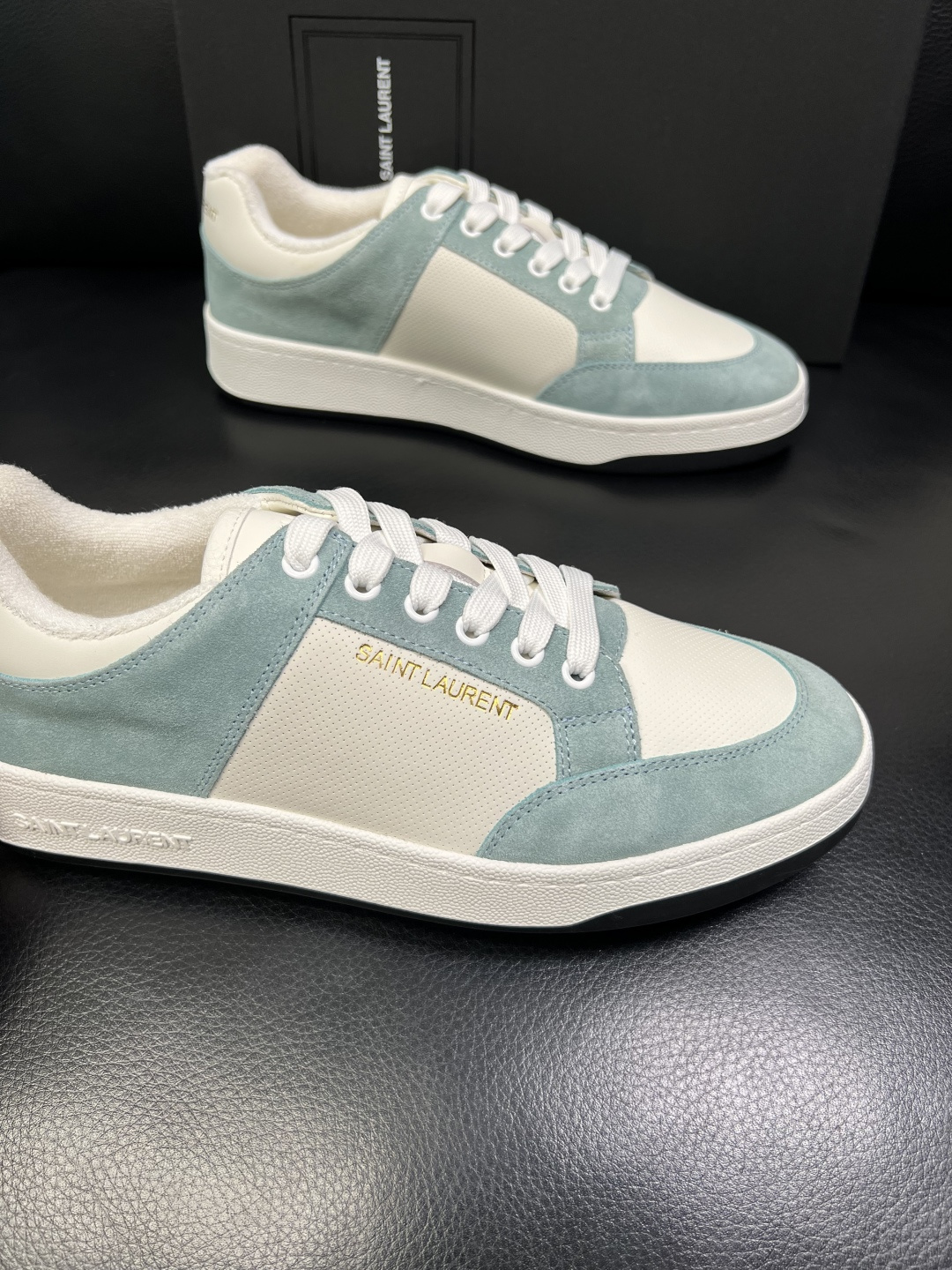 SAINT LAURENT 高品质 顶级工艺品 圣罗兰 专柜同步发售原厂配置，意大利进口牛皮面料，全进口