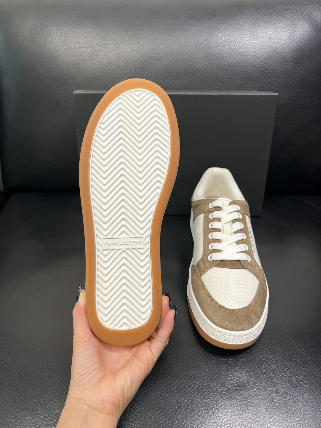 SAINT LAURENT 高品质 顶级工艺品 圣罗兰 专柜同步发售原厂配置，意大利进口牛皮面料，全进口